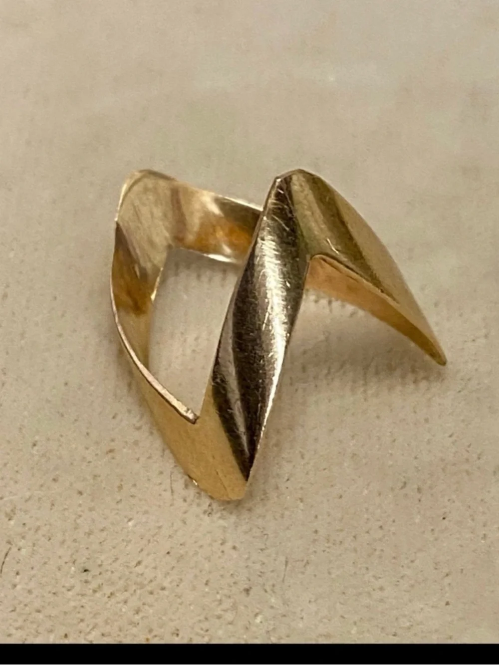2.3g 14K Yellow Gold Chevron Ring